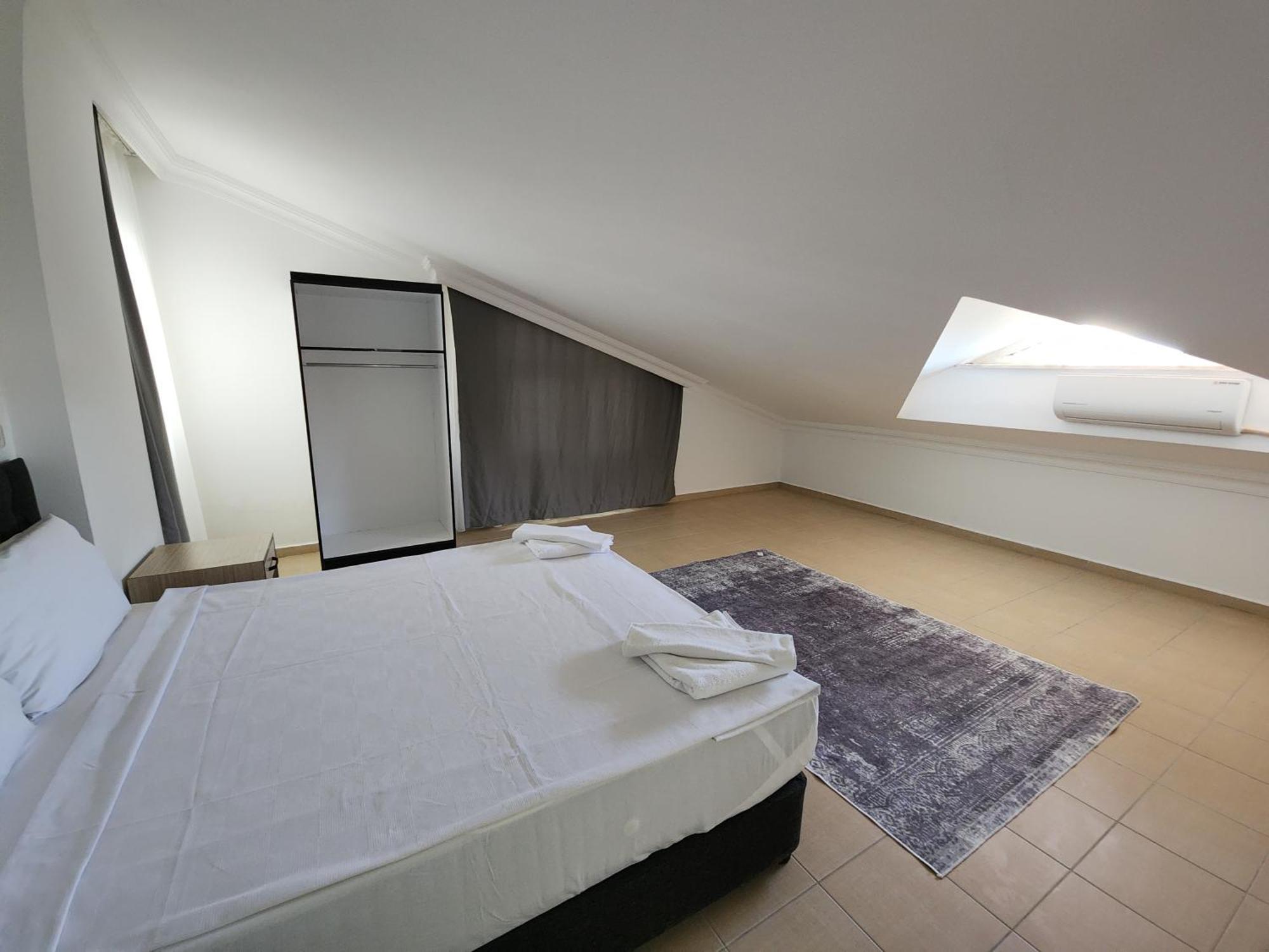 Circle Apartment Side